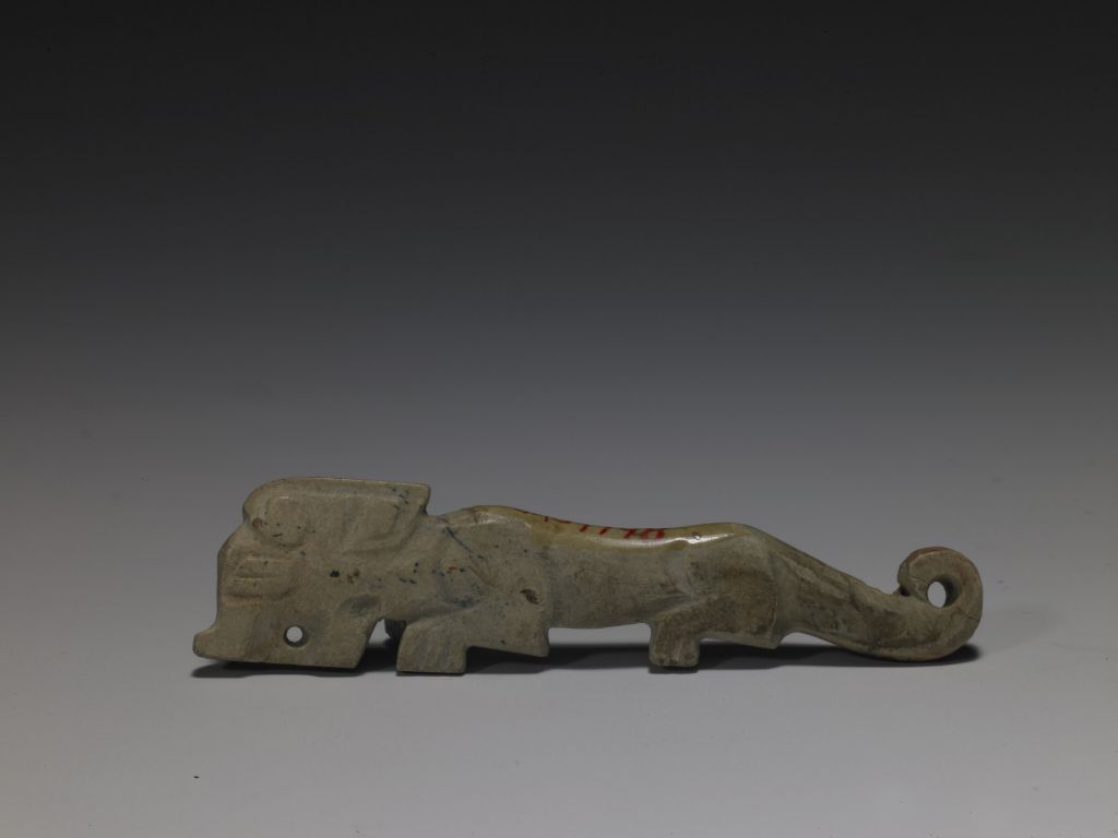 图片[1]-Jade tiger shaped pendant-China Archive